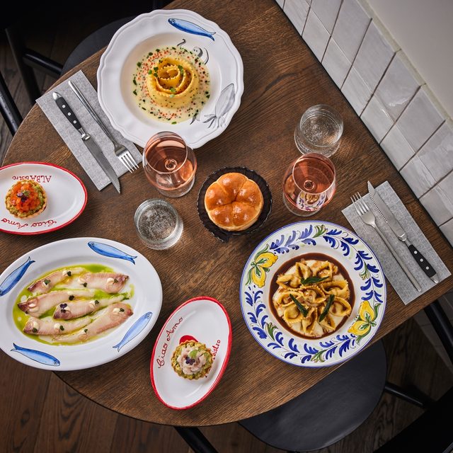 Alba Bistro jaukus staliukas